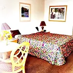 Parkway Inn