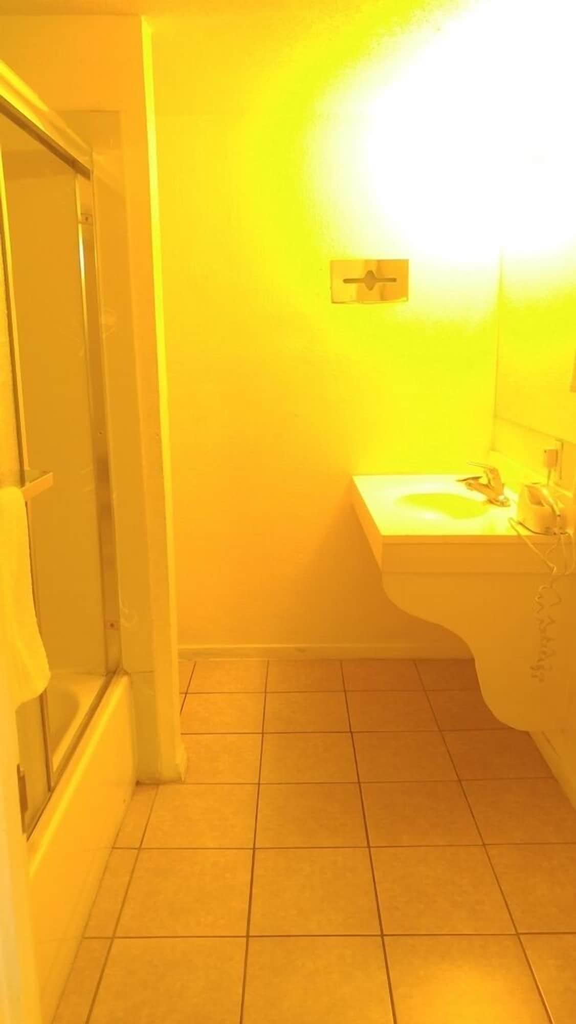 Hotel Parkway Fresno