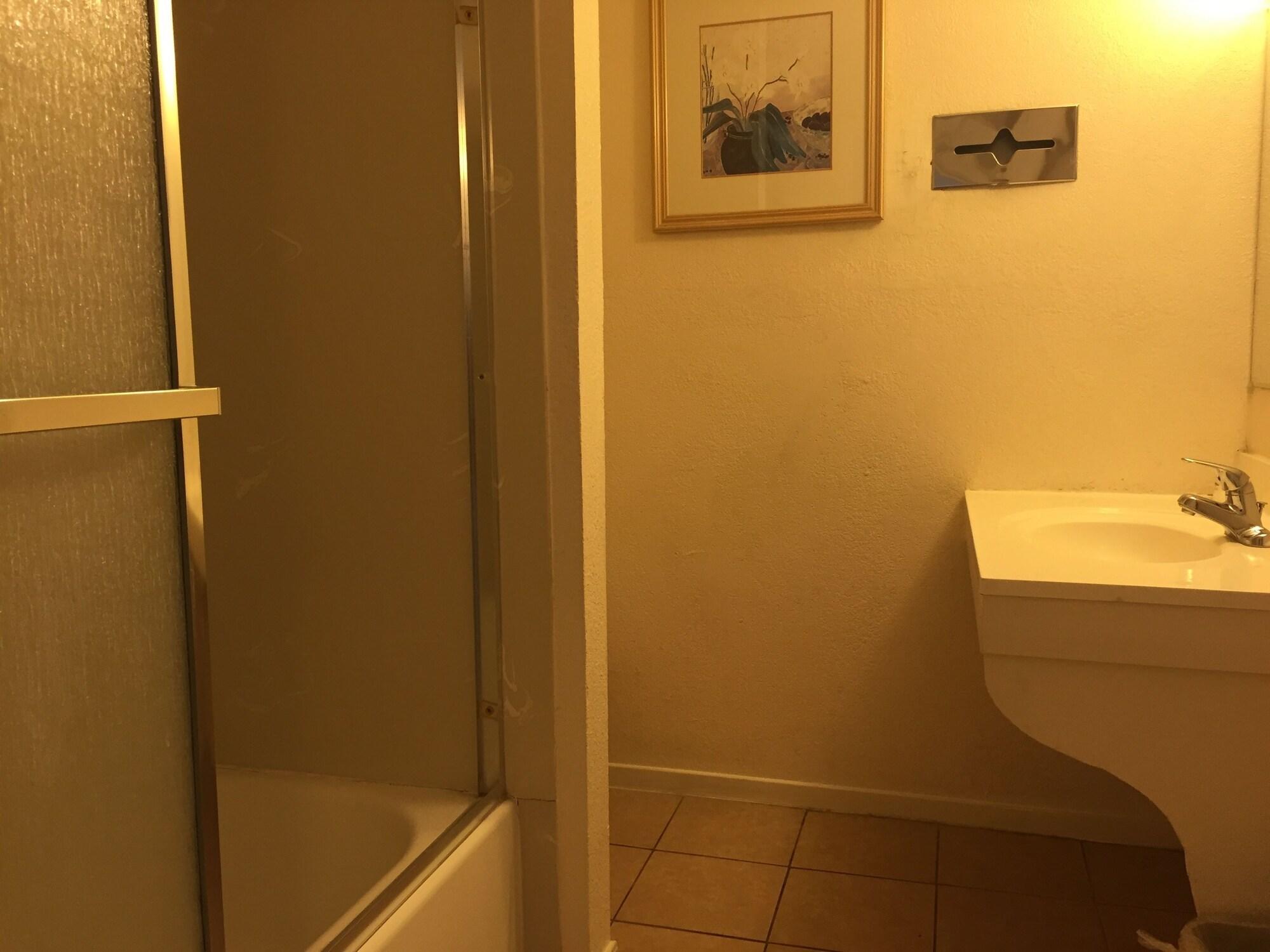Parkway Hotel