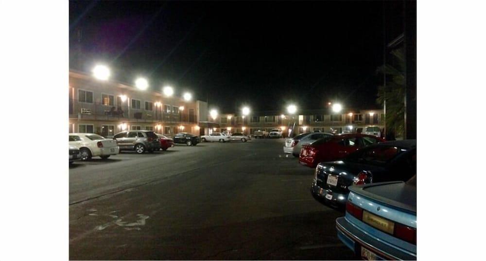 Parkway Hotel
