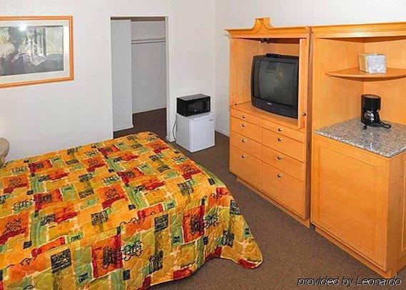 Hotel Parkway *