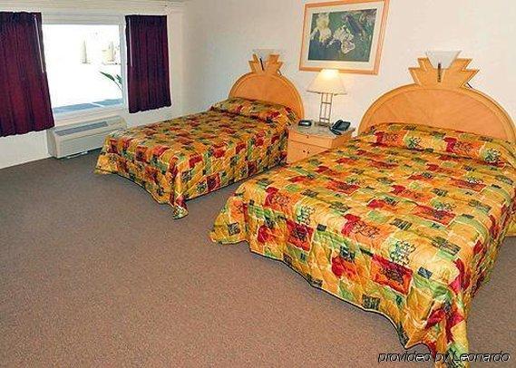 Parkway Hotel *